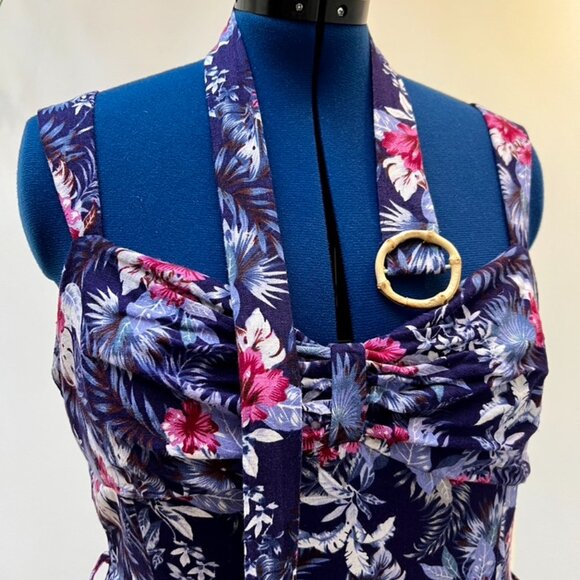 Hawaiian Hisbiscus Tiki Sarong Dress in 2XL from Collectif - Picture 10 of 11